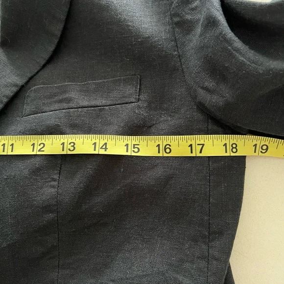Banana Republic Linen Classic Blazer with Rolled Sleeve Detail Sz 4P - Picture 7 of 13